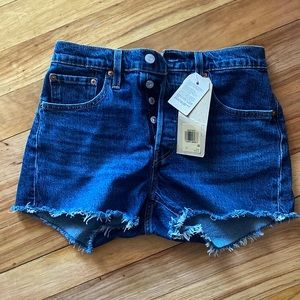 NWT Levi’s High Rise Fitted Through Hip Shorts Size 27